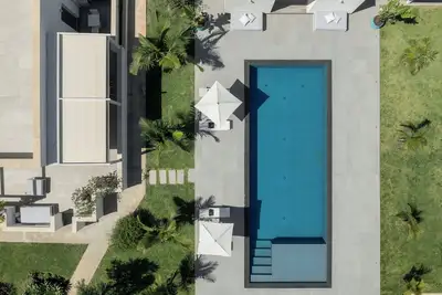 Image de Lm7 Villa a stone's throw from the sea, Infinity Pool, Hydro, Wi-Fi, Garden