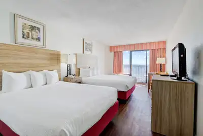 Image de 5th Floor Oceanfront Snowbird Friendly Studio w/ Ac, Pool/Hot Tub, WiFi