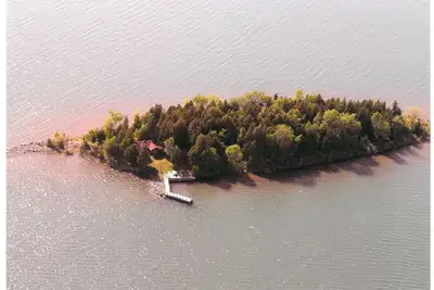 Image de Enjoy your very own Private Island! Seclusion and beauty await at Howard Island