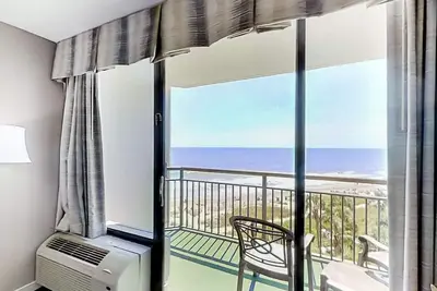 Image de 5th-floor ocean-view studio with WiFi, pool, hot tub & Ac