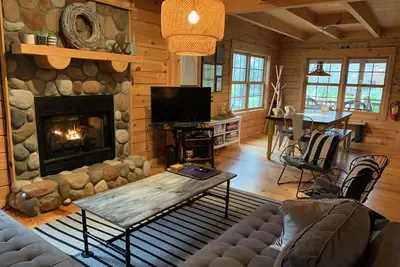 Image de Charming Saugatuck Log Cabin - minutes away from everything - with New hot tub!