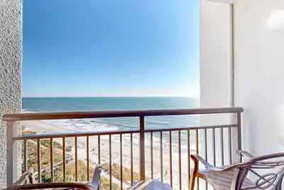 Image de 14th-floor oceanfront studio, Air, pool, hot tub, gym, dogs ok snowbird-friendly