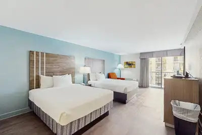 Image de 9th-floor studio with partial ocean view, pool, hot tub, & Ac