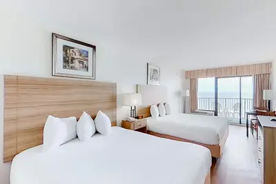 Image de 8th-floor oceanfront snowbird-friendly studio with pool/hot tub, Ac, WiFi