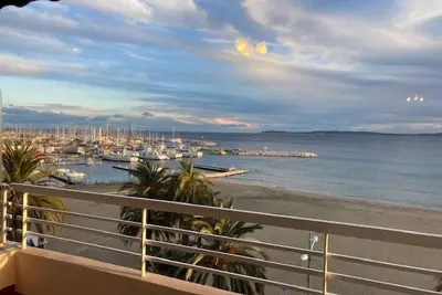 Image de T2 les Pieds dans l'eau au Lavandou