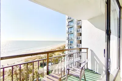 Image de 6th-floor oceanfront studio with Ac, pool, hot tub & WiFi - snowbird-friendly