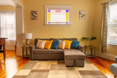 Image de Spacious family friendly 3br 1st Fl apt. Kelly Sq, collages & universities
