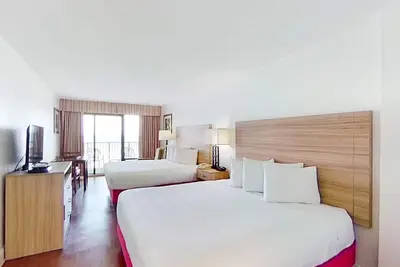 Image de 4th-Floor, Oceanfront, Snowbird-Friendly Studio w/ WiFi, Ac, Pool/Hot Tub