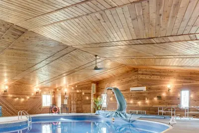 Image de Epic Indoor Pool w/slide & hot tub close to beach