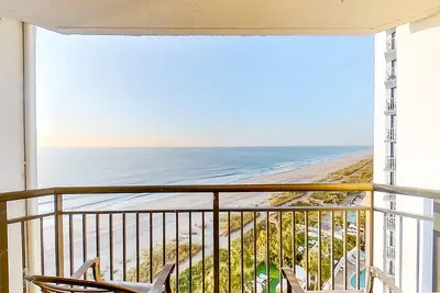 Image de 9th-floor oceanfront studio with WiFi, pool, hot tub & Ac - snowbird-friendly