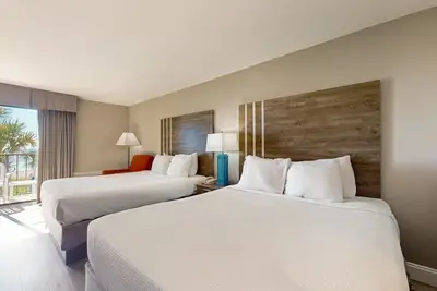 Image de 2nd-floor oceanfront studio with pool, lazy river & hot tub