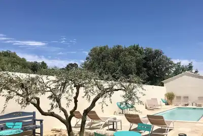 Image de Les santoline location Uzès avec piscine jacuzzi