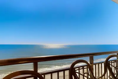 Image de Oceanfront condo on 14th-floor w/ WiFi, shared pool/hot tub, Ac - snowbirds okay