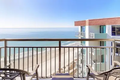 Image de 19th-floor oceanfront studio with Ac, gym pool & hot tub - snowbird-friendly