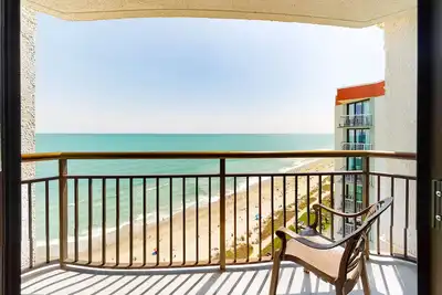 Image de 18th-floor oceanfront studio with gym, Ac, pool & hot tub - snowbird-friendly