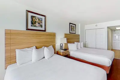 Image de 7th-Floor, Oceanfront, Snowbird-Friendly Studio w/ Ac, WiFi, Shared Pool/Hot Tub