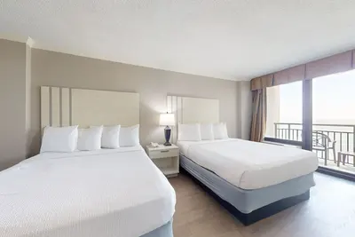 Image de 16th-floor oceanfront studio with Ac, WiFi, pool & hot tub - snowbird-friendly