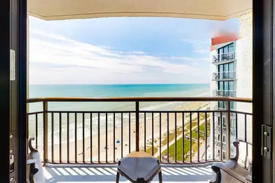 Image de 17th-floor oceanfront studio. Pool, hot tub, Ac & hot tub. Dog & snowbird-friendly
