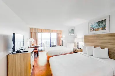 Image de Sixth Floor Oceanfront Snowbird Friendly Studio w/ Shared Pool/Hot Tub, and Ac