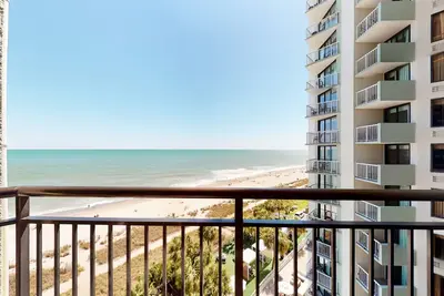Image de 8th-floor oceanfront studio with WiFi, hot tubs & pools -dog & snowbird-friendly
