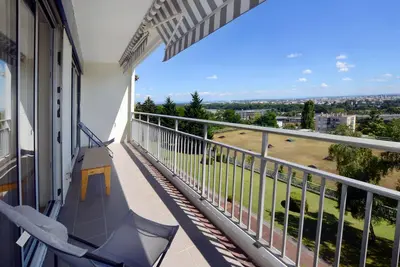 Image de Caluire limit Lyon 6: 90 m², 2 bedrooms with stunning views, parking, swimming pool, tennis