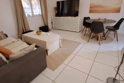 Image de Grand Appartement  Climatise Renove Proche De La Mer