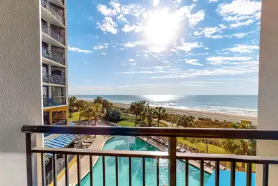 Image de 3rd-floor oceanfront studio with Ac, WiFi, pool & hot tub - dogs Ok