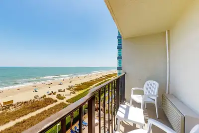 Image de Carolinian Beach Resort 6th-floor oceanfront studio with pool, hot tub, & Ac