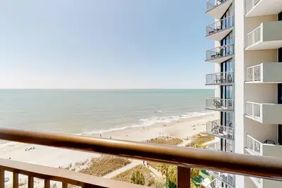 Image de 11th-floor oceanfront studio, dogs ok, Ac, gym pool & hot tub - snowbird-friendly