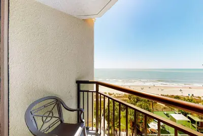 Image de 6th-floor oceanfront studio with pool, hot tub, Ac & gym - snowbird-friendly
