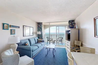 Image de Amazing 19th-floor oceanfront penthouse with beach views, hot tubs, pools, gym