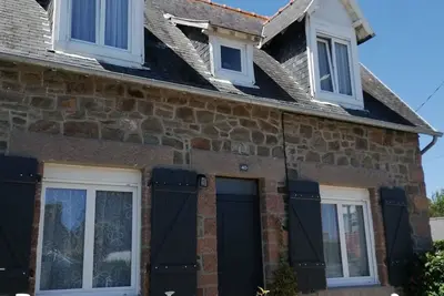 Perros Guirec, proche centre ville et plages, maison indépendante avec jardin.