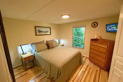 Image de Topsy's Trailer, Private, Fast WiFi, Small Dog Ok, Hot Tub, Close to Hendo/Avl