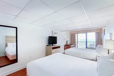 Image de 11th-Floor, Oceanfront, Snowbird-Friendly Studio w/ Ac, Pool/Hot Tub & WiFi