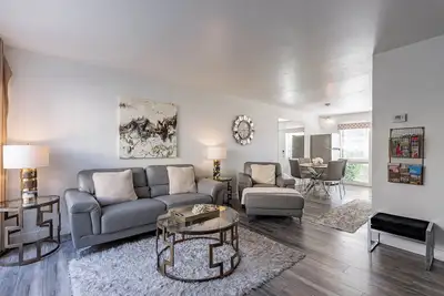 Image de Remodeled Modern 2 Bed / 2 Bath Townhouse in the Heart of Scottsdale