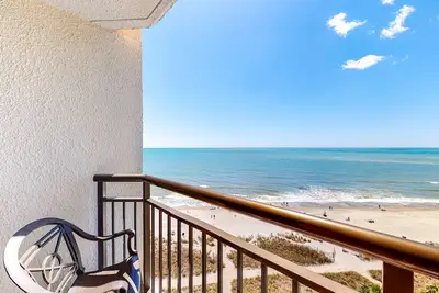 Image de 10th-floor oceanfront studio with pool, hot tub, Ac & WiFi - dog-friendly