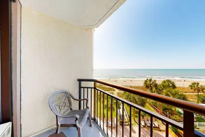 Image de 4th-floor oceanfront studio with Ac, WiFi, pool & hot tub - snowbirds Ok