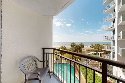 Image de 3rd-floor ocean-view studio with WiFi, pool, hot tub & Ac - snwobirds Ok