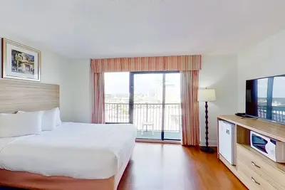 Image de 9th Floor Partial Coast View Studio w/ WiFi, Pool/Hot Tub, Ac