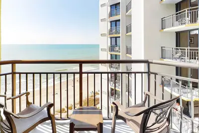 Image de 16th-floor oceanfront studio with pool, hot tub, WiFi & Ac - snowbird-friendly