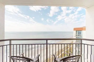 Image de 19th-floor oceanfront studio with Ac, pool, hot tub & gym - snowbird-friendly