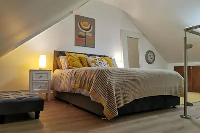 Image de de Luxe-Appartement-Salle de bain privée séparée-Vue sur la cour-1 bedroom