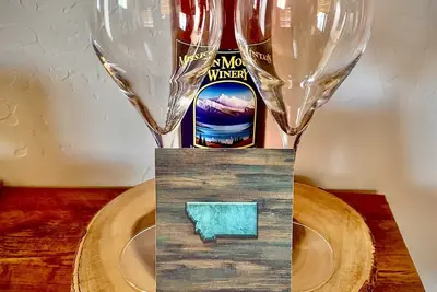 Image de Flathead Lake Shabby Chic  w/ Hot Tub!