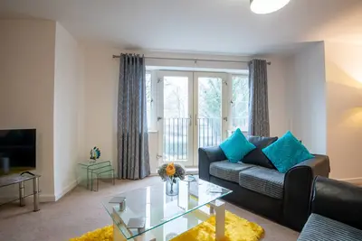 Image de Moderne-Appartement-Salle de bain privée séparée-Vue sur la cour