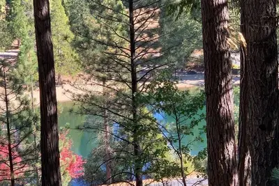 Image de Lakeside Chalet with Hot Tub, Dog ok