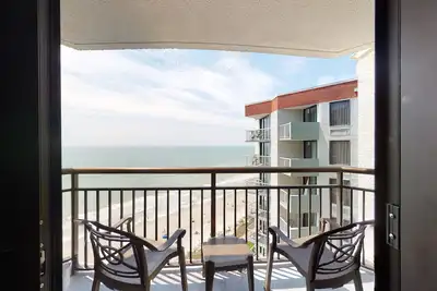 Image de 18th-floor oceanfront studio. Beach access, pool, hot tub, dog &snowbird-friendly