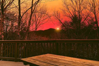 Image de 643 Five Star Reviews | Views | Pool Table & Ping Pong | Pet Friendly | Firepit