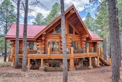 Image de Custom Log Cabin in the Pines with all the Amenities & Views