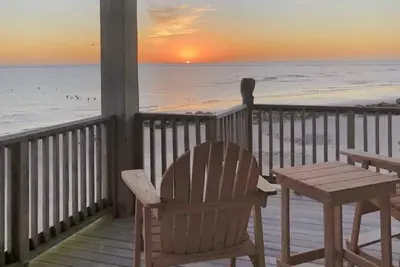 Image de Coastal Encounter is your perfect beach get-away!