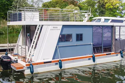 Image de Superbe navire d'une chambre à.